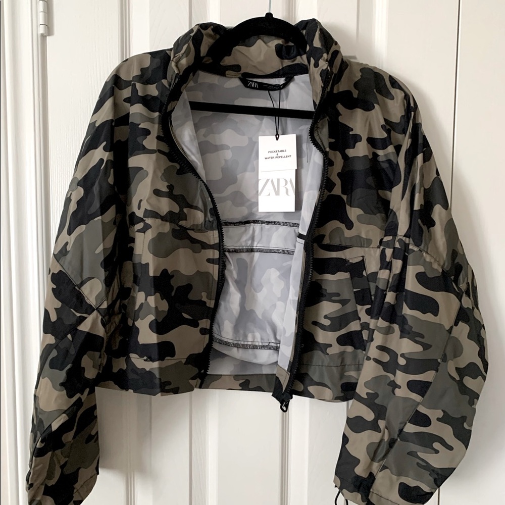 Zara Camo Windbreaker/Pocketable Jacket NWT